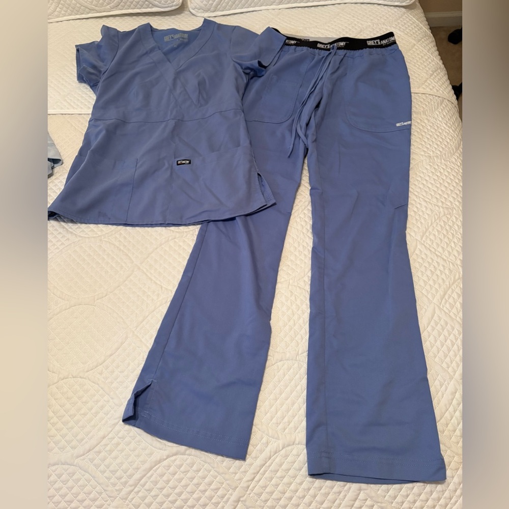 Greys anatomy ceil blue scrubs